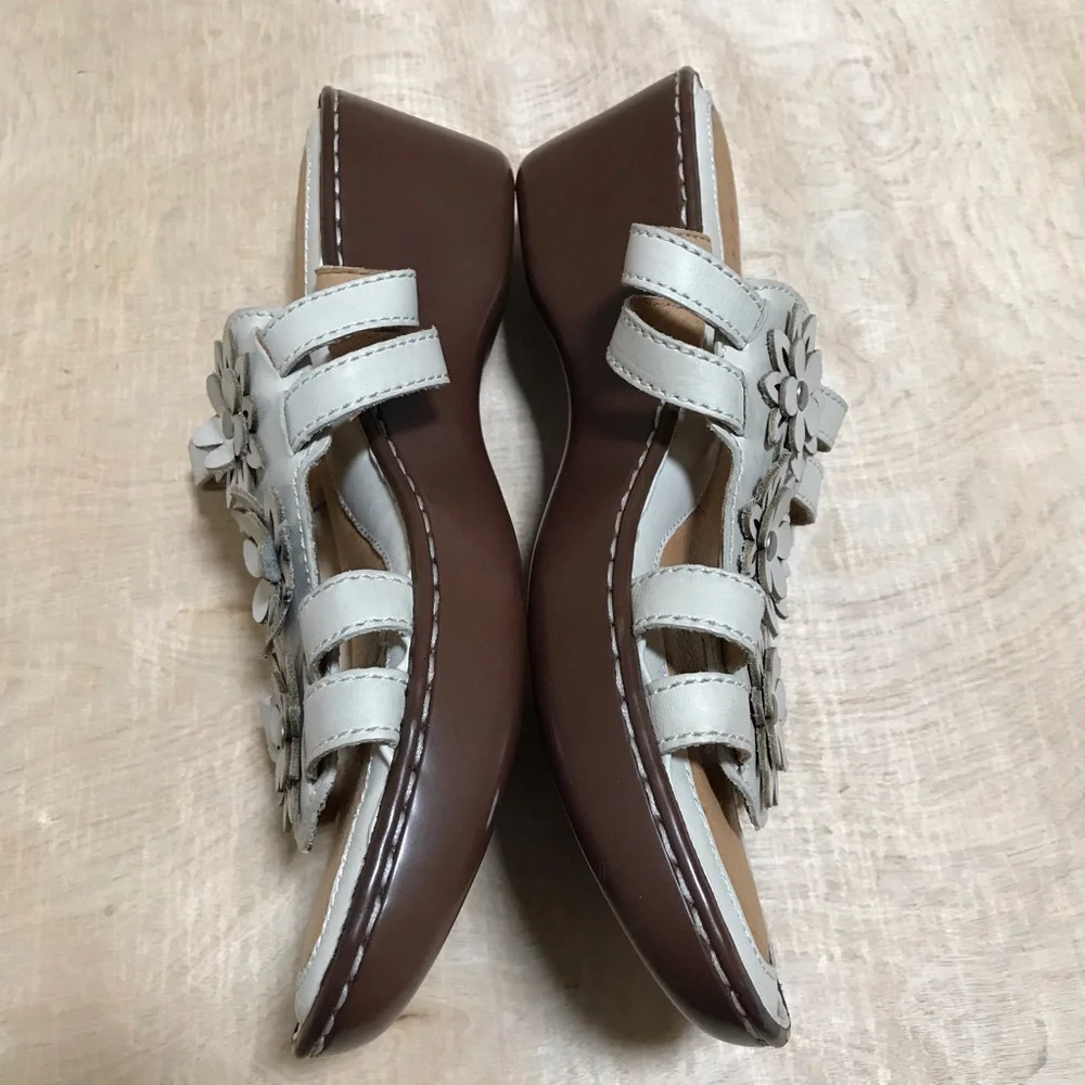 Born Leather Wedges Sandals Size 10 White Flowers
